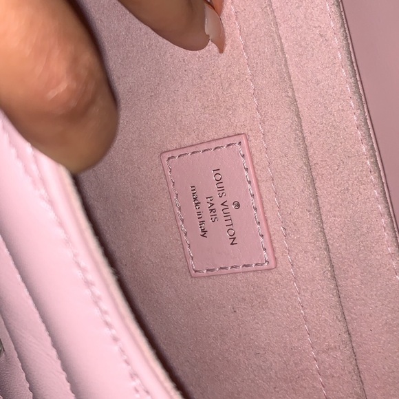 Louis Vuitton Purse - Picture 4 of 8